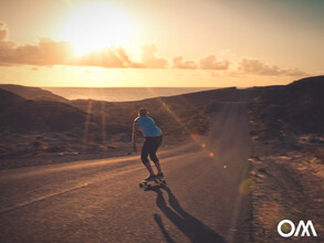 Die ruhige Straße zu romantischen Bucht "La Bahia" ist super zum longboarden