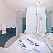 Badezimmer mit Dusche und WC im Studio in La Pared