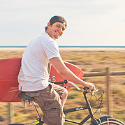 Verleih von Beach Cruiser Bikes uns Surfbrettern für unseren Hausstrand