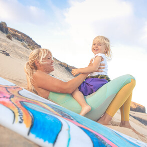 Surfkurse für Eltern mit kleinen Kindern und Babys