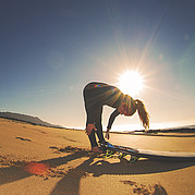 leichtes Yoga vor dem Surfkurs