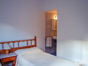 Einzelzimmer mit Dusche und WC im Hostel auf Fuerteventura
