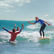 High Five mit dem Surflehrer