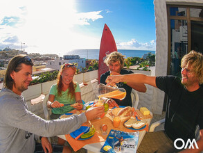 Frühstück auf dem Balkon der Appartements